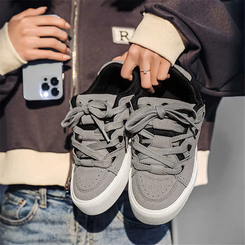 Vintage Fashion Resale - Chaussures d'école Hiphop avec laçage pour