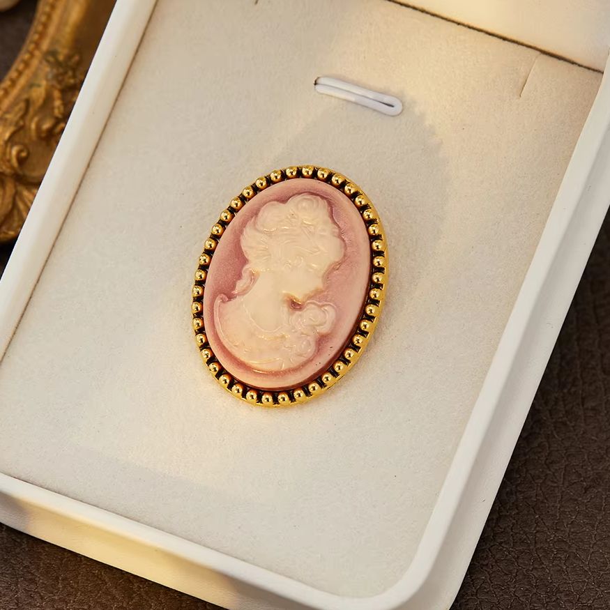 Broche vintage camée pour femm - Vintage Fashion Queen avis et prix